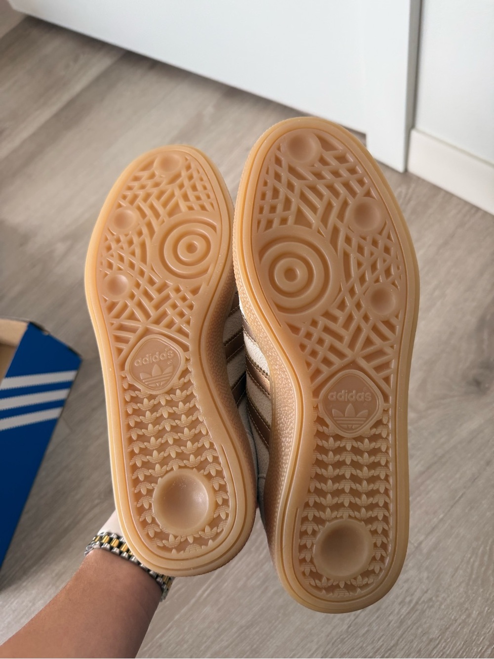 adidas Women's Suede Sneakers in Cream & Tan Metallic- handball Spezial - Picture 6 of 8
